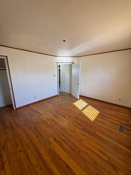 Building Photo - 2113 Madeira Dr NE