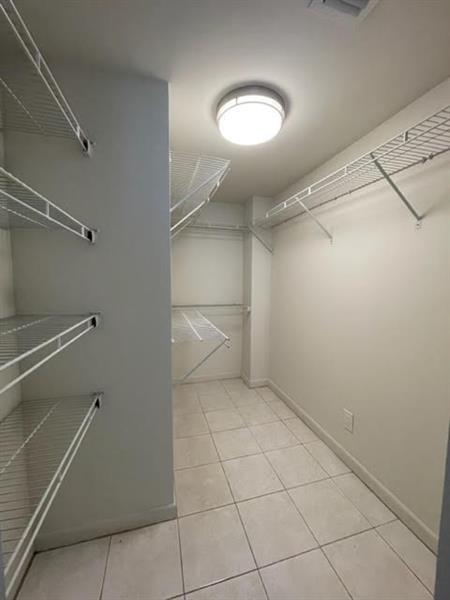 Building Photo - 250 Jacaranda Dr