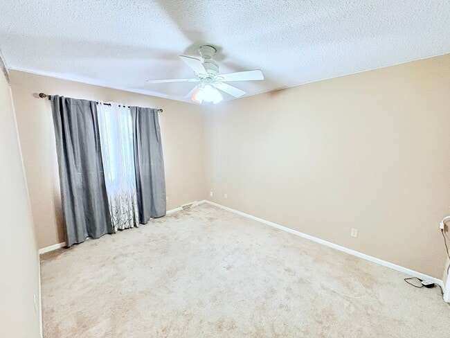 Building Photo - 101 Knight Cir