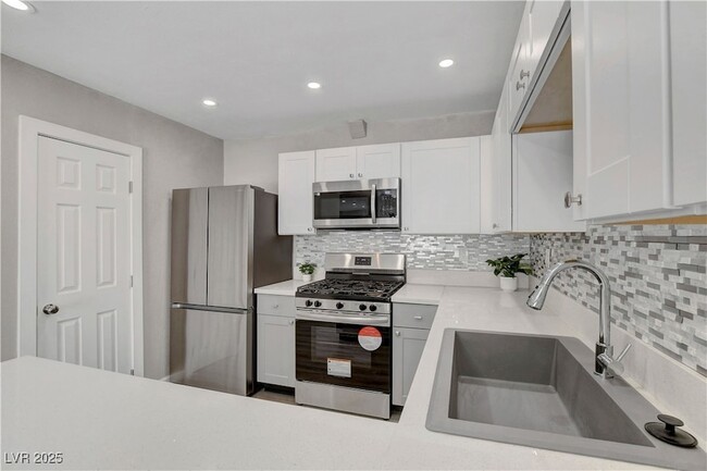 Building Photo - 612 Buttonwood Ln