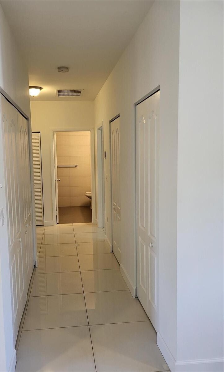 Building Photo - 1027 SW 11th Ave