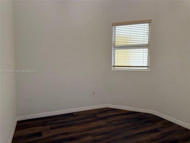 Building Photo - 8800 NW 107 Ct