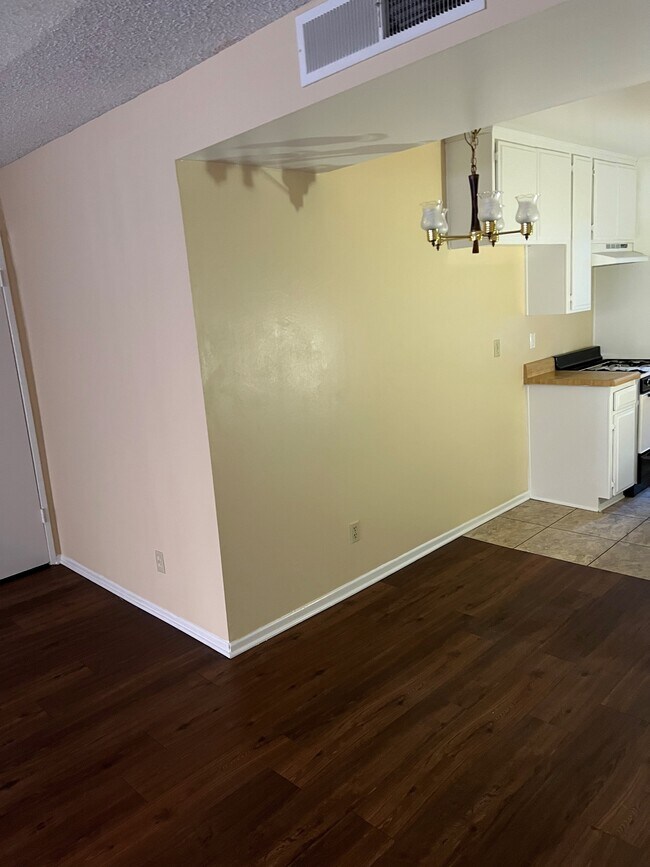Studio with flooring - Victory