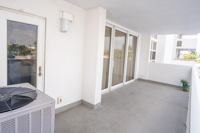 Building Photo - 2701 N Ocean Blvd