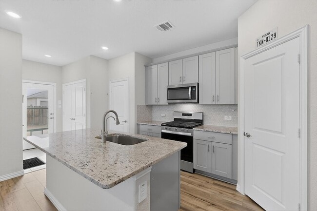 Building Photo - 2927 Brittlebush Dr