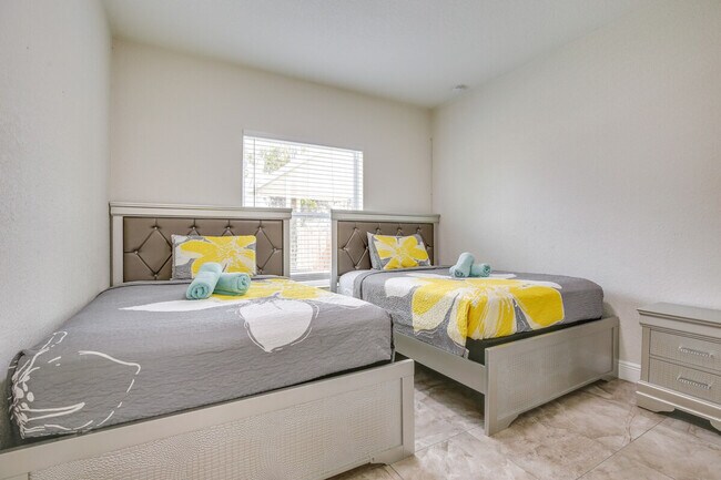 Building Photo - 2601 NW 15th Ct