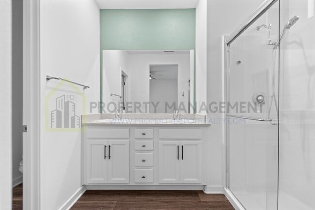 Building Photo - For Rent: Stylish 3-Bedroom Townhouse with...