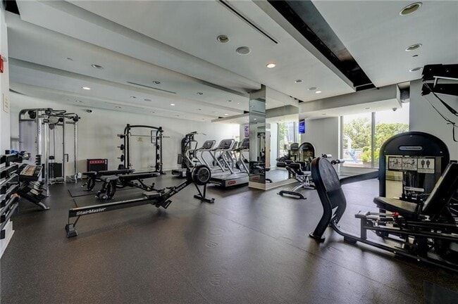 Building Photo - 2795 Peachtree Rd NE