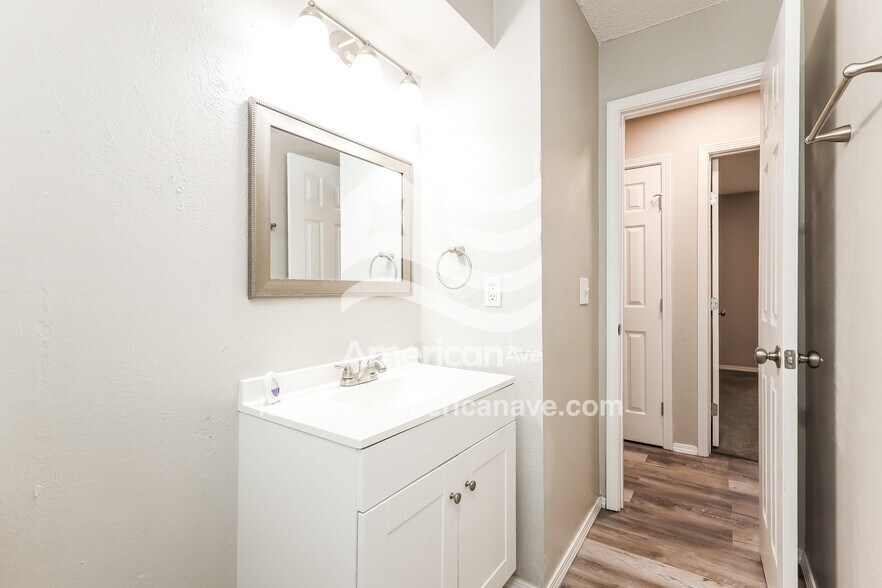 Building Photo - 912 Meadowridge Dr