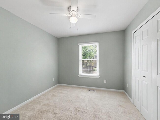 Building Photo - 5570 Rowser Dr
