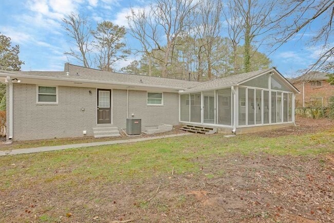 Building Photo - 1706 Laurens Dr SW