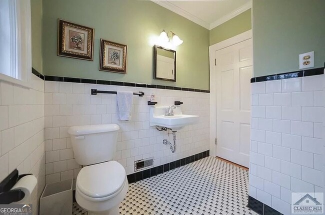 Building Photo - 482 Highland Ave