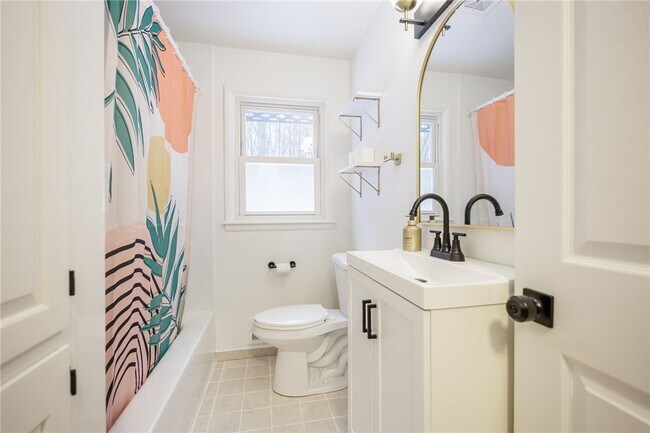 Building Photo - 105 Chestnut Dr