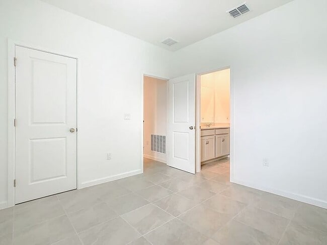 Building Photo - New Luxury Townhome in Celebration with All porcelain tiled floors. Island Village new construction