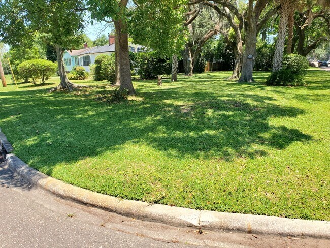 Building Photo - 8017 Oakwood St