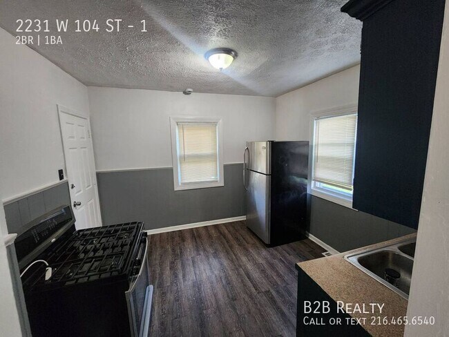 Building Photo - 2231 W 104th St