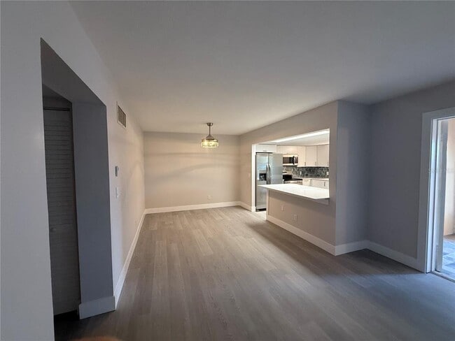 Building Photo - 4700 Cove Cir