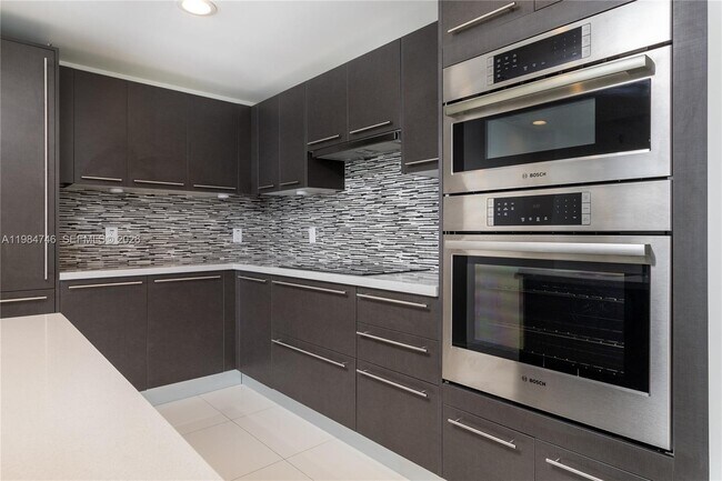 Building Photo - 7661 NW 107th Ave