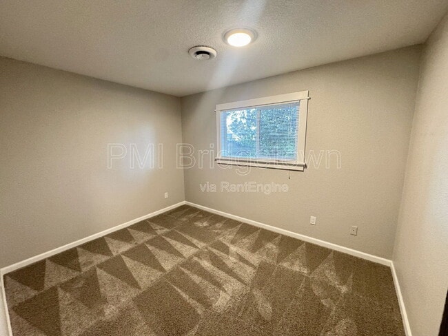 Building Photo - 435 SW Devon Ln