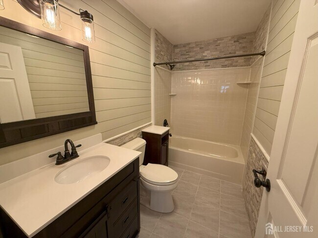 Building Photo - 38 Cheverny Ct
