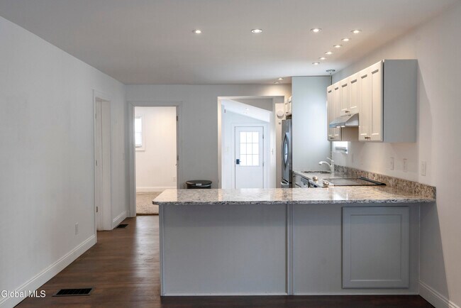 Building Photo - 288 Church St