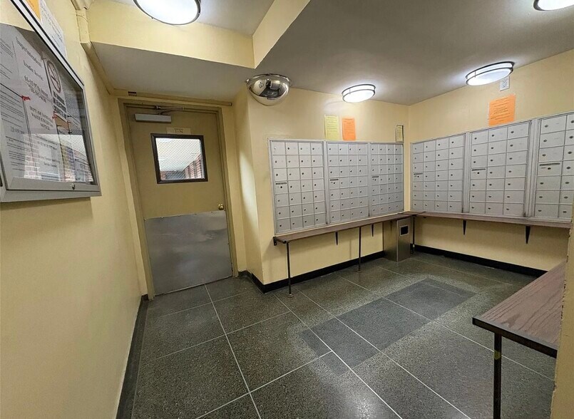 Building Photo - 6115 97th St