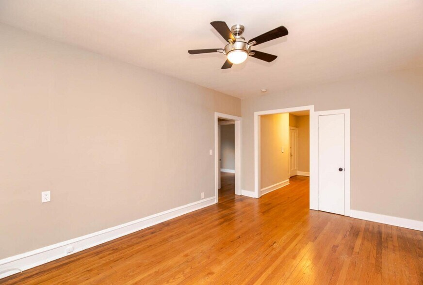 Building Photo - 1337 W Touhy Ave