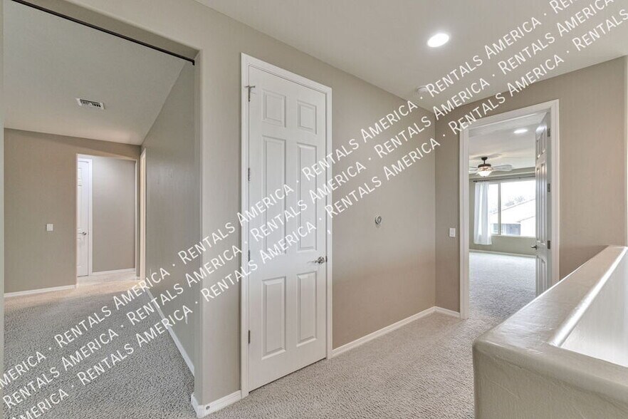 Building Photo - 11042 E Lone Pine Pl