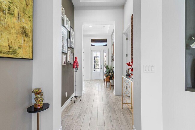 Building Photo - 11856 Leon Cir N