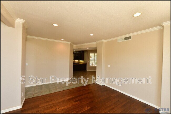 Building Photo - 6598 Eagle Ridge Dr
