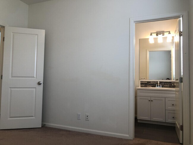 Building Photo - 65 Fairymoss