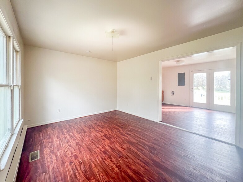 Building Photo - 496 Lancaster Creek Dr