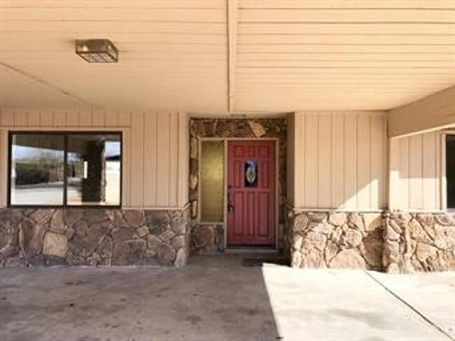 Building Photo - 21036 Pine Ridge Ave