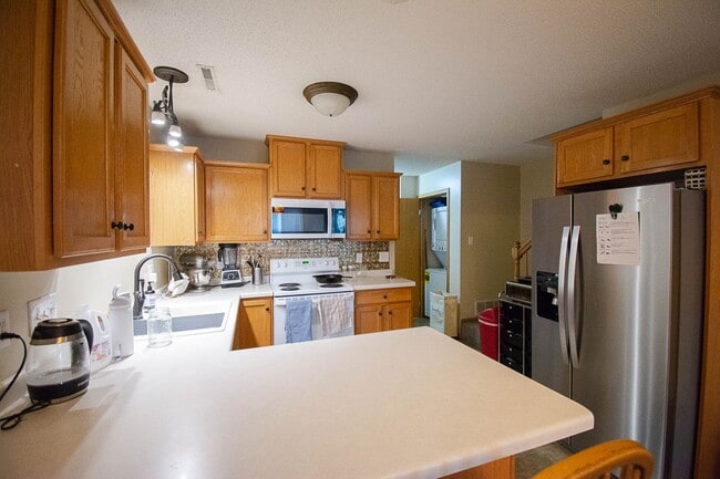 Building Photo - Stewartville Townhome with Attached Garage