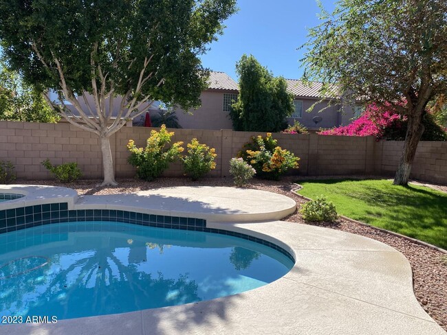 Building Photo - 2331 W Toledo Pl