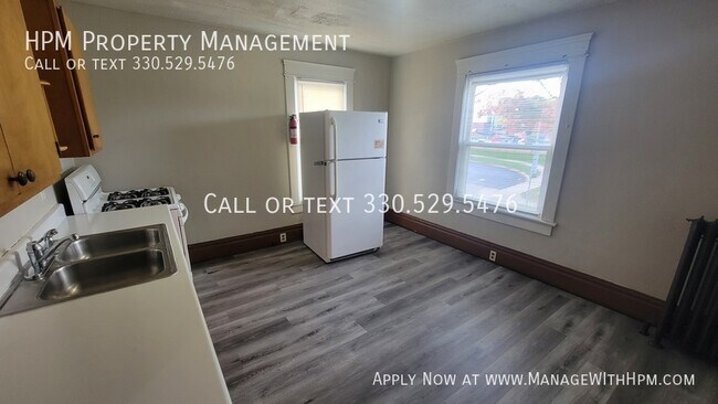 Building Photo - 551 Allyn St