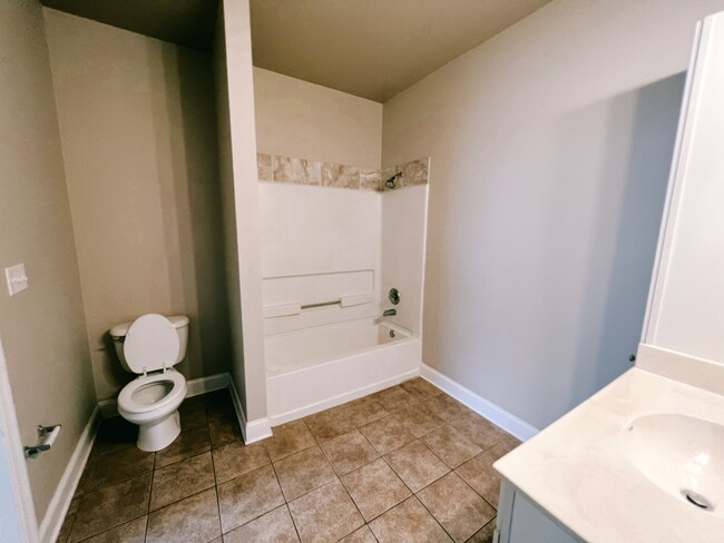 Building Photo - 900 Dean Lee Dr