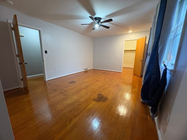 Building Photo - 4 Bedroom Single Family Home Available in ...