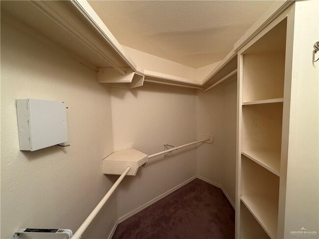 Building Photo - 25 Laurel Ave