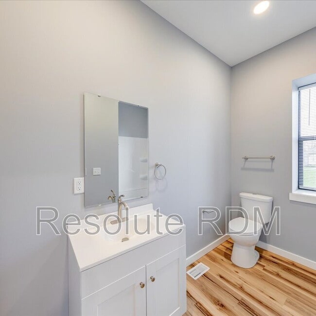 Building Photo - 804 N Locke St