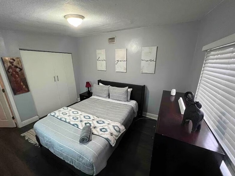 Building Photo - 2991 NW 31st Ave