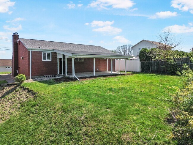 Building Photo - AVAILABLE NOW!! Fully RENOVATED 3-bedroom in CASTLE SHANNON!