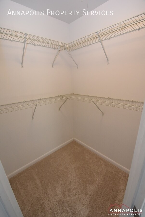 Building Photo - 10 Greystone Ct