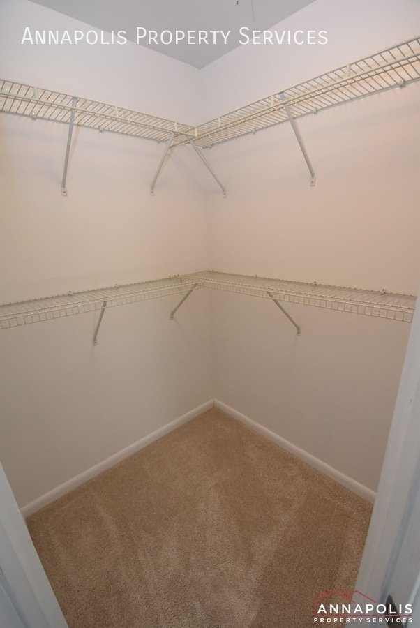 Building Photo - 10G Greystone Court-