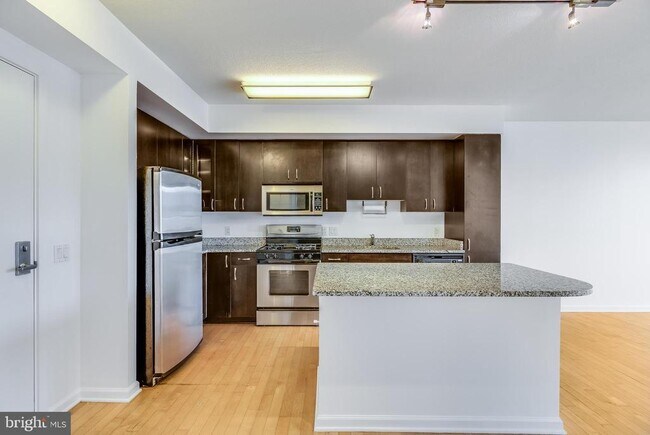 Building Photo - 440 L St NW