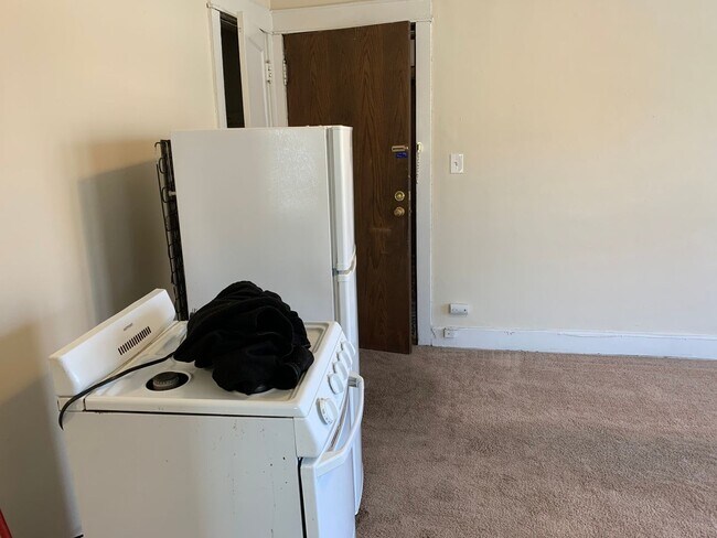 Interior Photo - 719 Knapp