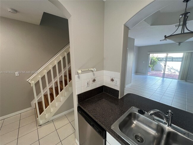 Building Photo - 110 SW 109th Ave