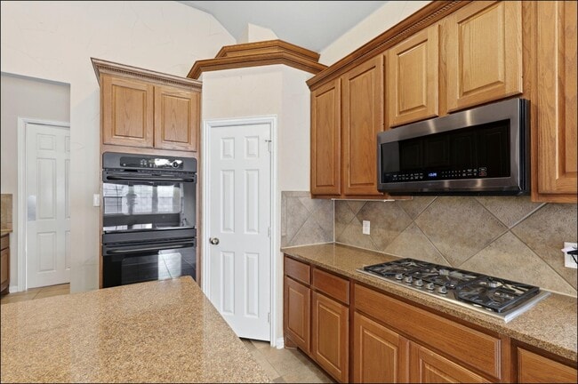 Building Photo - 14775 Holly Leaf Dr