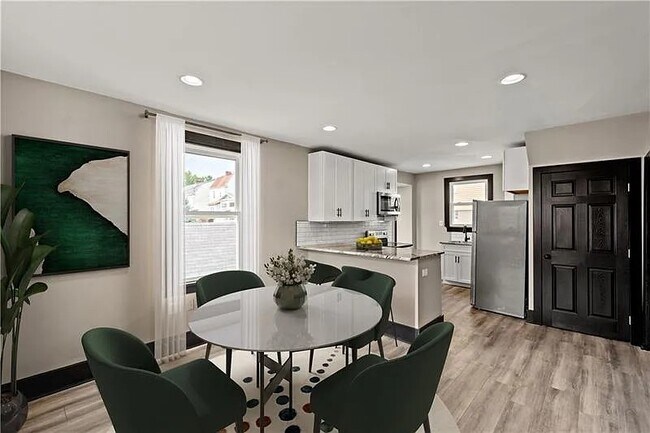 Building Photo - 61 Mainsgate St