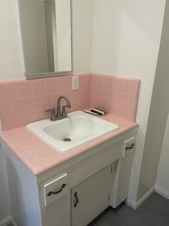 Single sink bathroom - 1924 Workman St